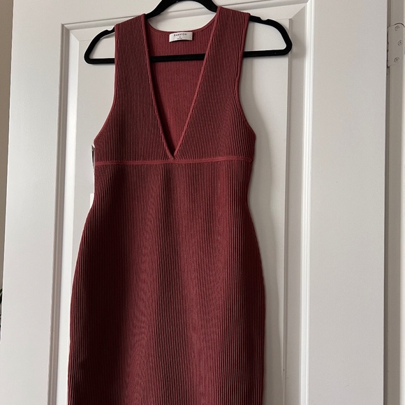 Aritzia Babaton Sculpt Knit Deep V in Sundried Red - Never worn - Picture 1 of 4